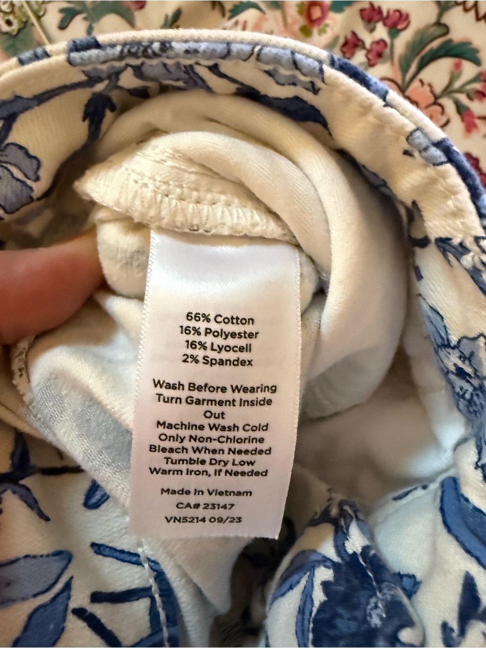 Talbots Blue and White Floral Capris - Picture 9 of 9